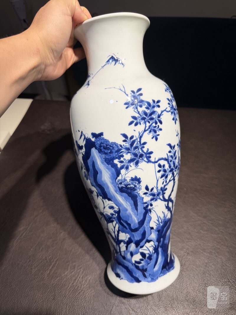 清康熙 青花山石花卉纹观音瓶 - 图4